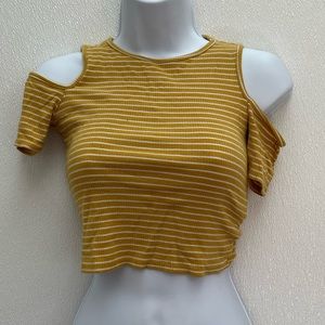 Crop top with sleeve